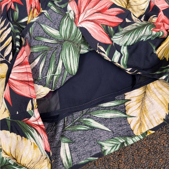 Women’s Tropical 2 Piece Cold Shoulder Crop Top And Flared Shorts Size M Hawaii - Picture 9 of 9